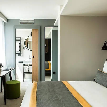 Hotel Mercure 17 Batignolles 4*