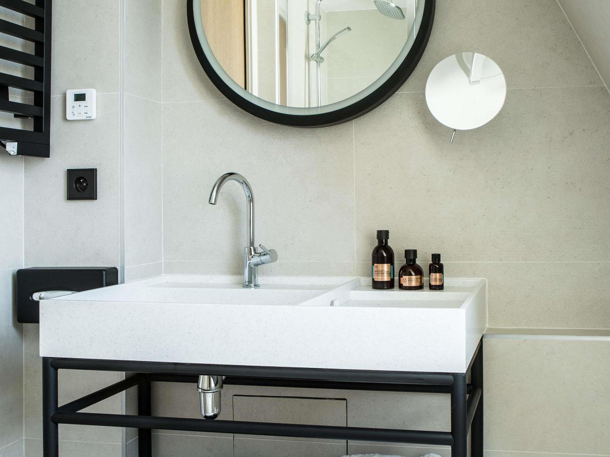 Mercure 17 Batignolles Hotel